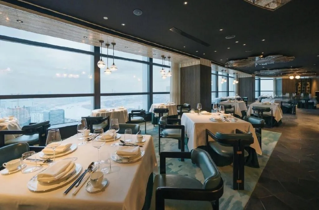 restaurant furniture display