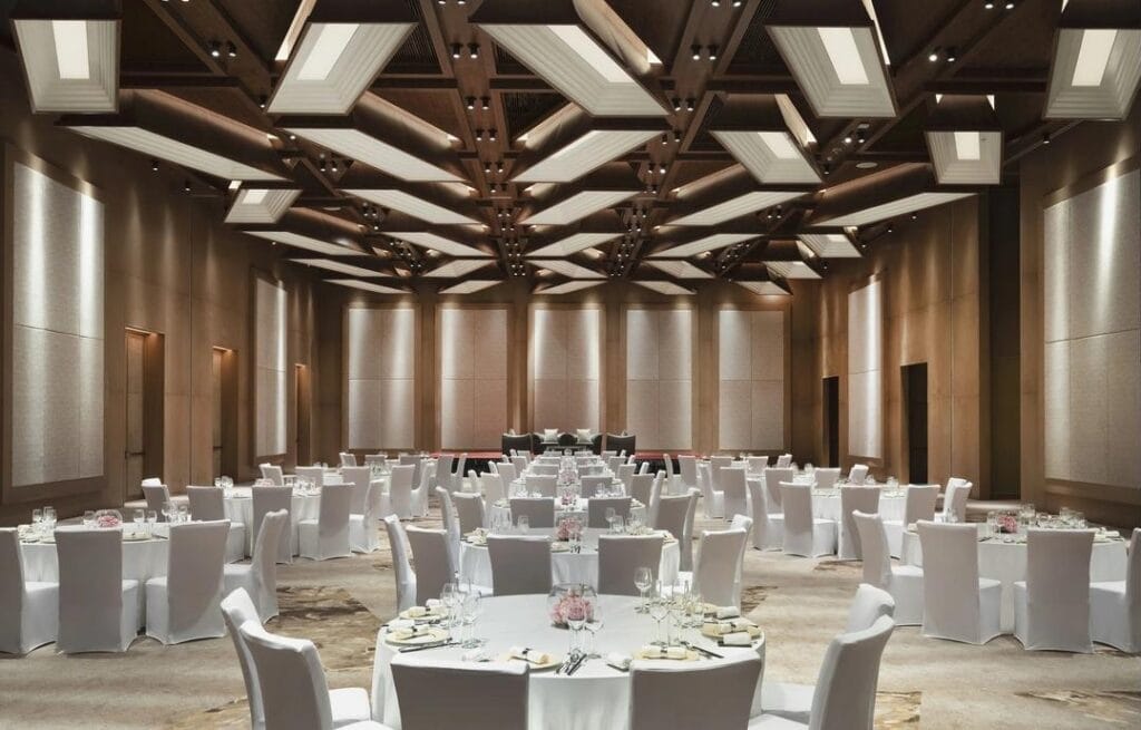 durable-custom-banquet-hall-furniture-for-events